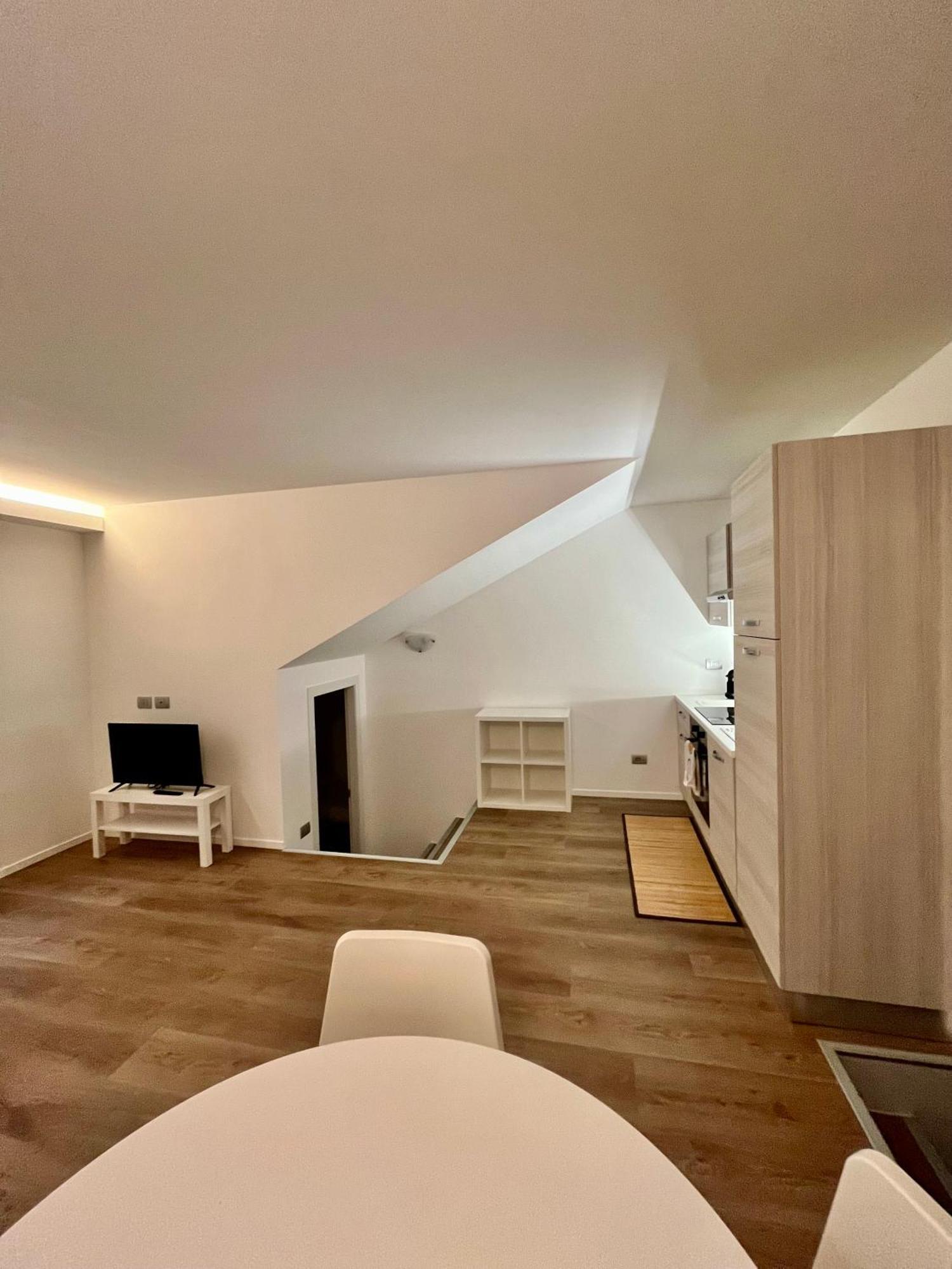 Central Side Apartment Milano Eksteriør billede
